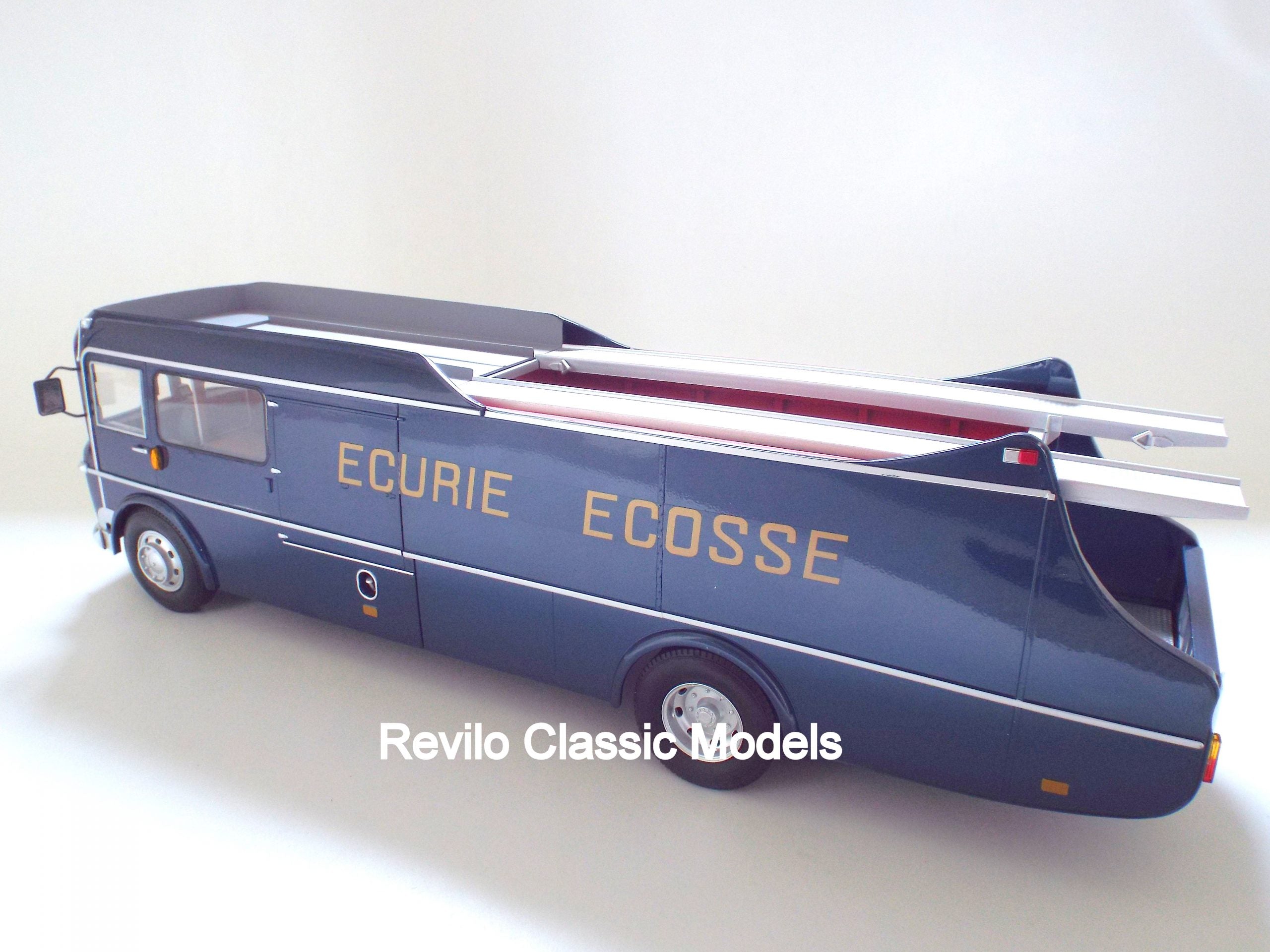 1959 Ecurie Ecosse Race Transporter escala 1:18