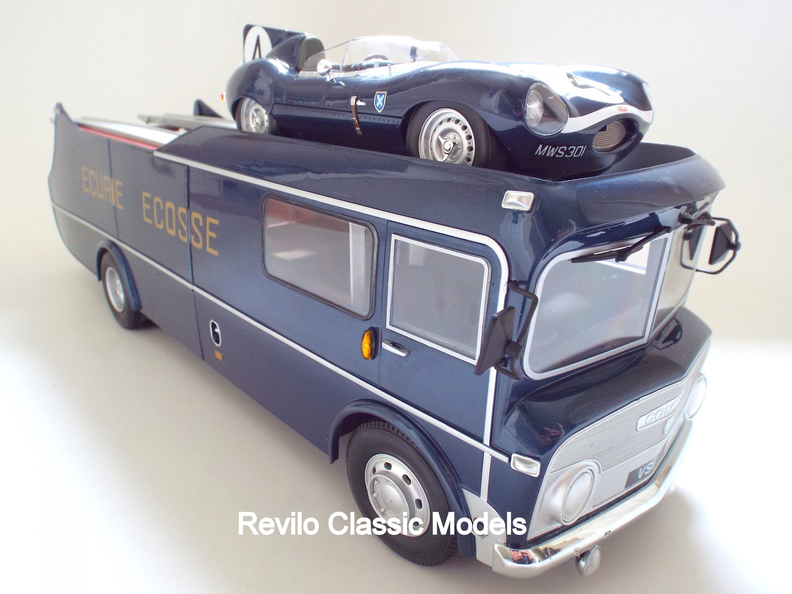 1959 Ecurie Ecosse Race Transporter escala 1:18