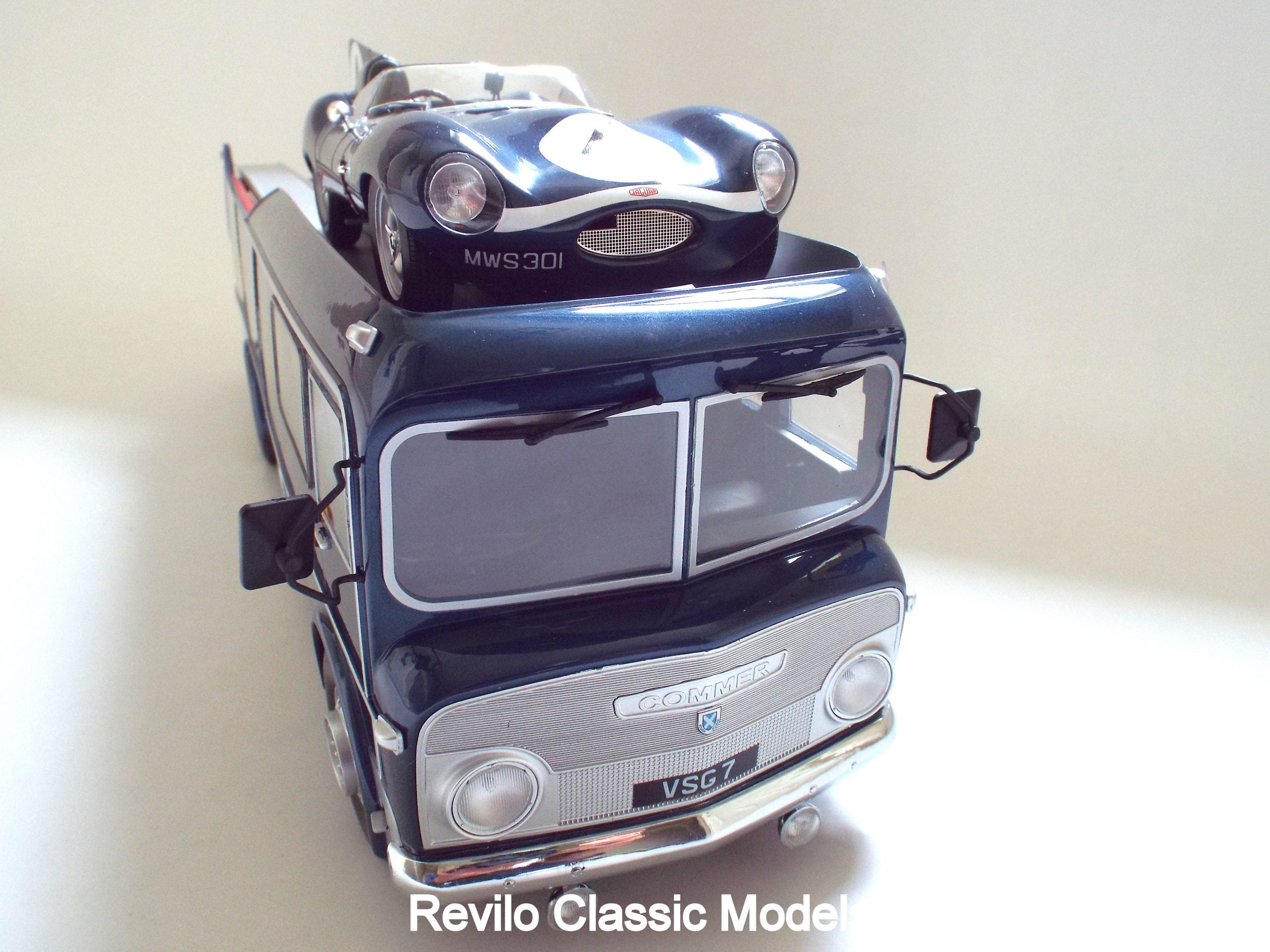 1959 Ecurie Ecosse Race Transporter escala 1:18