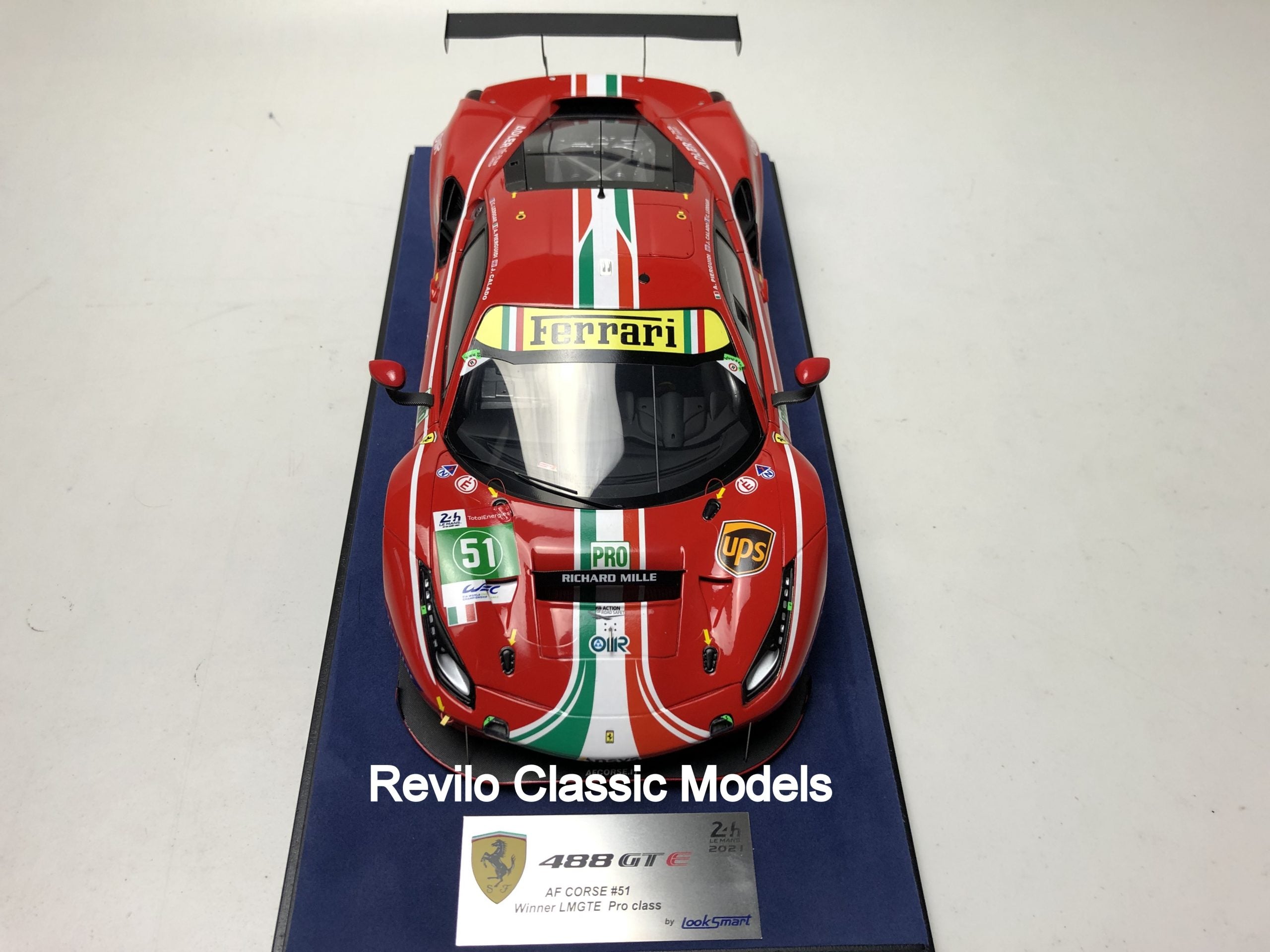 Ferrari 488 GTE ganador de la clase Le Mans #51 escala 1:18