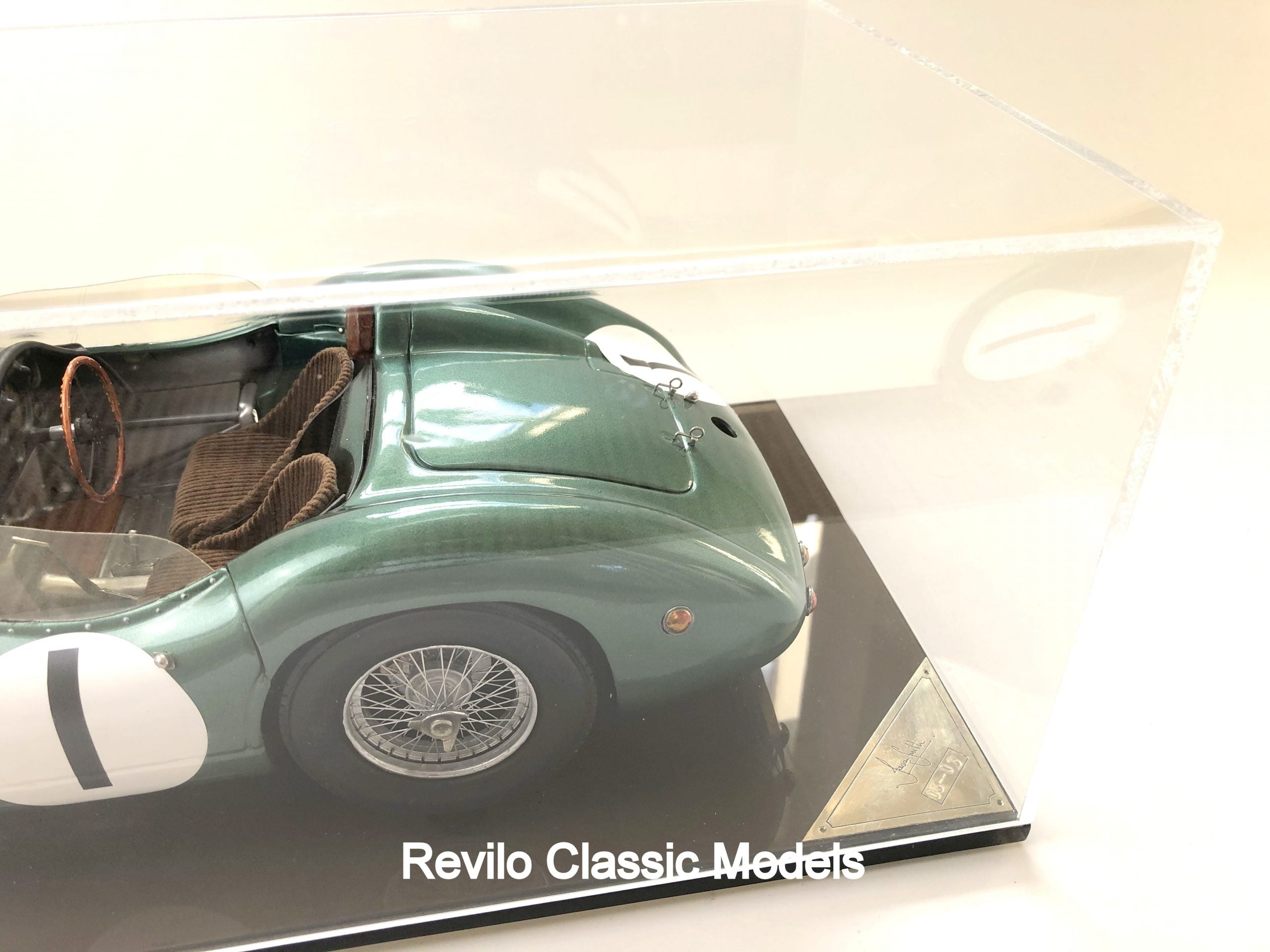 Javan Smith escala 1:8 Aston Martin DBR1