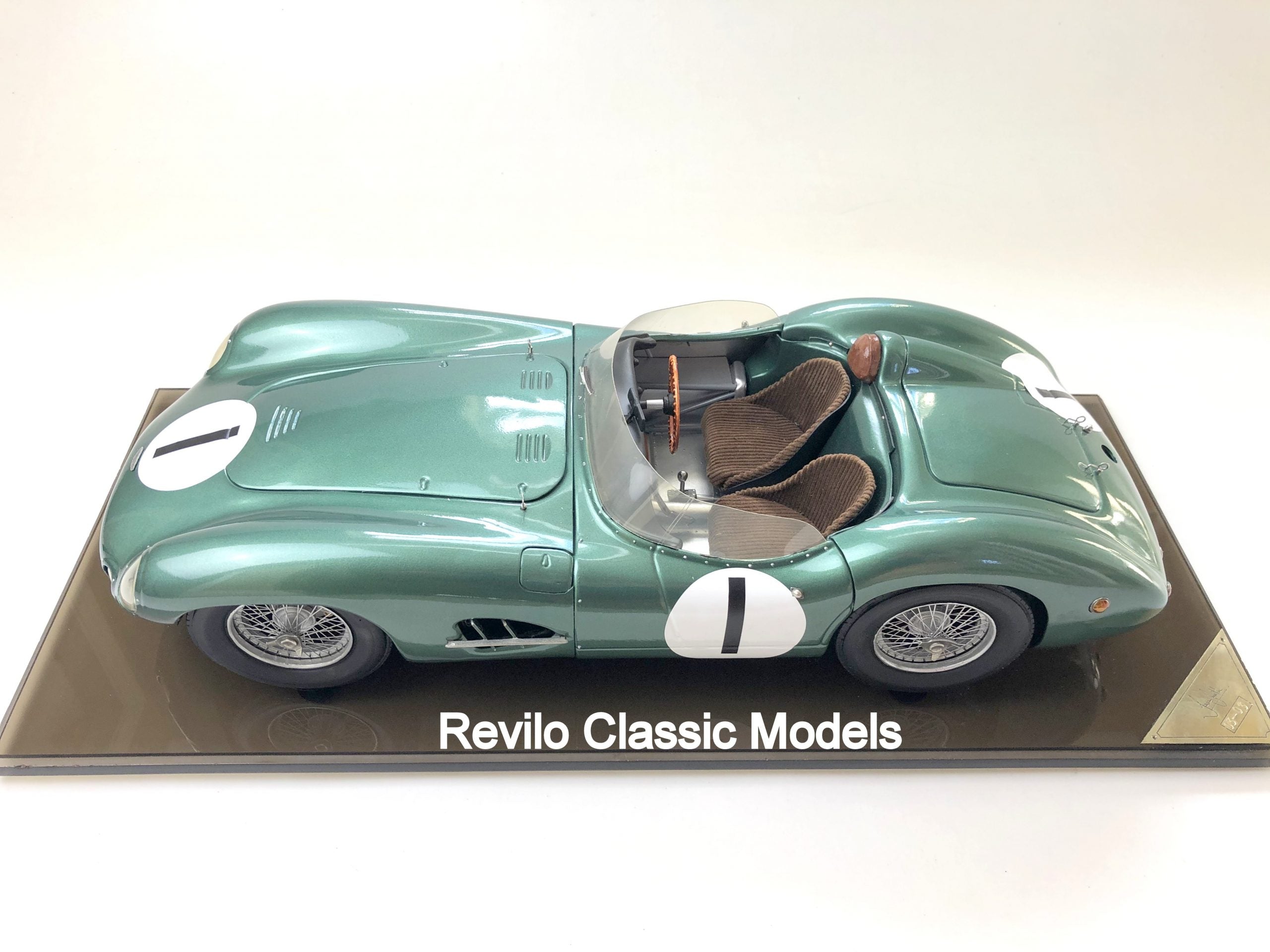 Javan Smith escala 1:8 Aston Martin DBR1