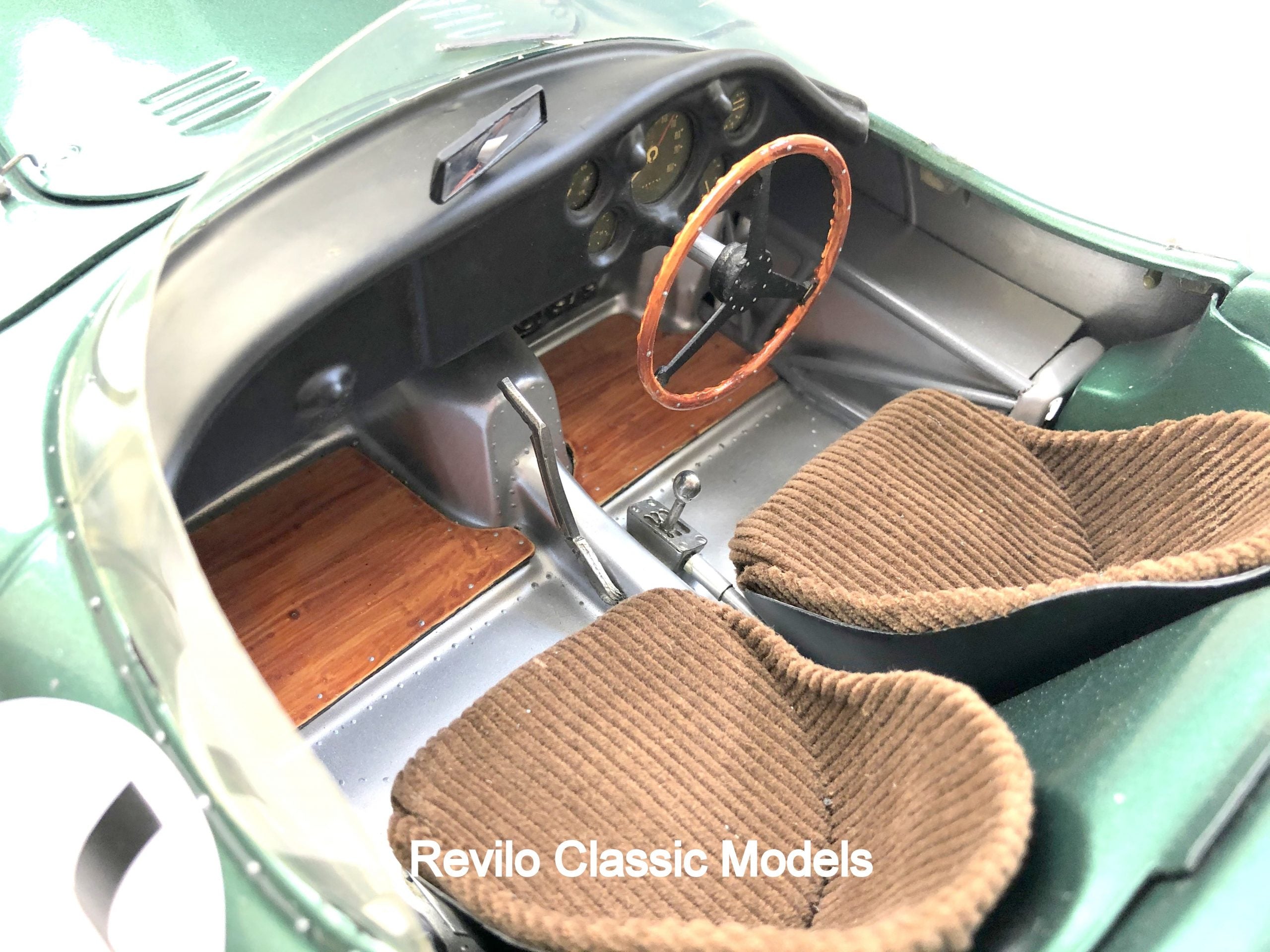 Javan Smith escala 1:8 Aston Martin DBR1