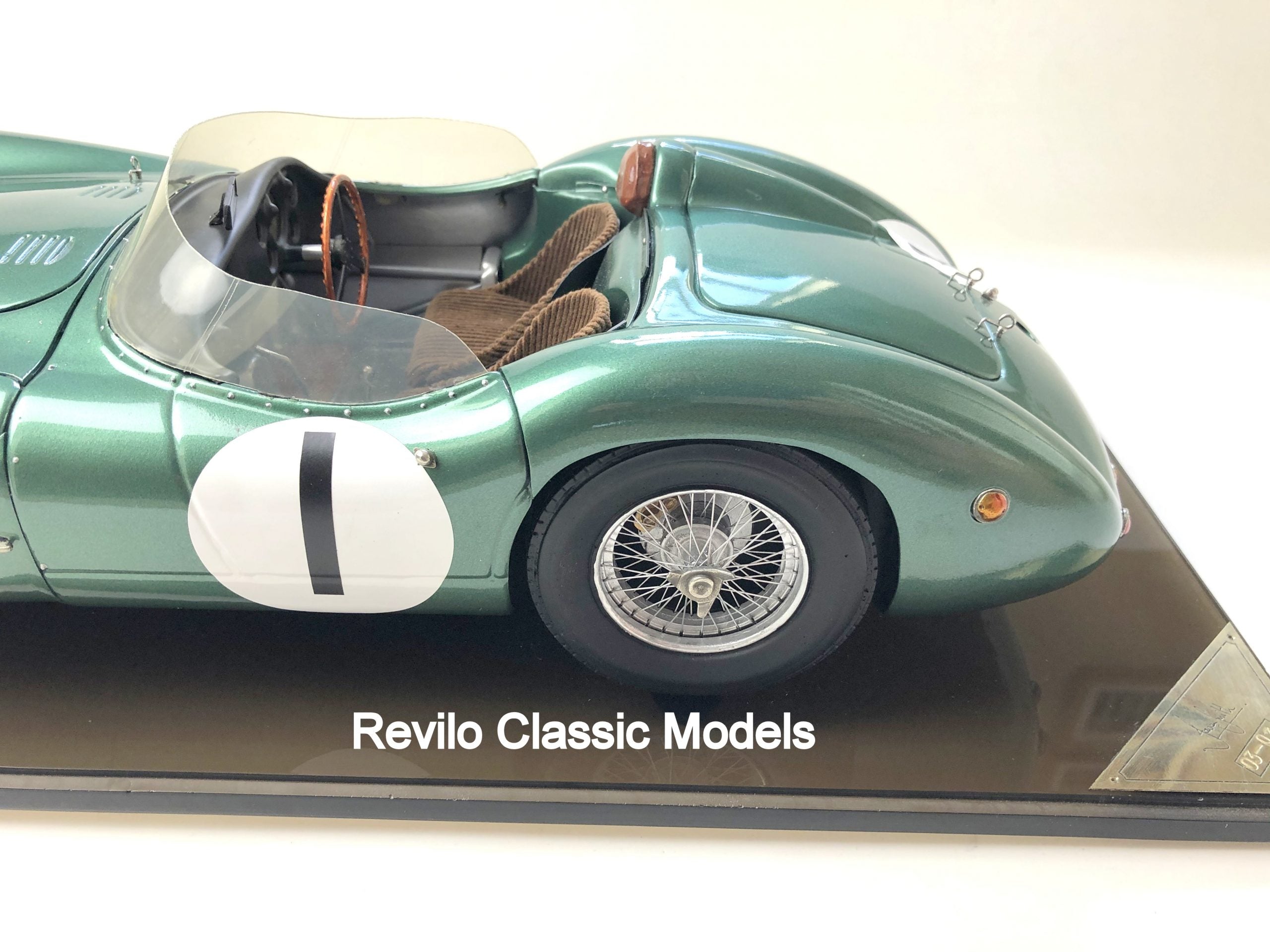 Javan Smith escala 1:8 Aston Martin DBR1