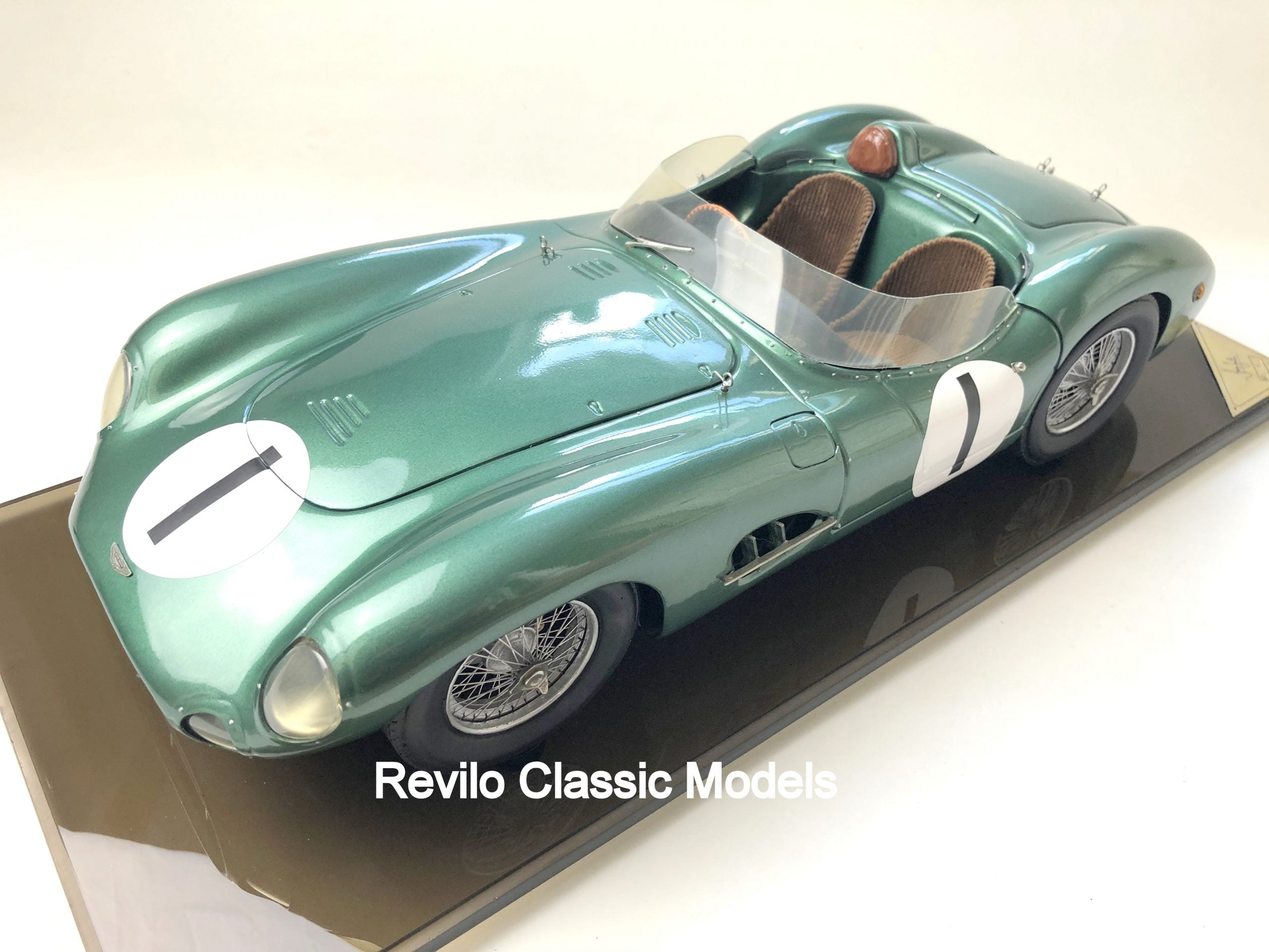 Javan Smith escala 1:8 Aston Martin DBR1