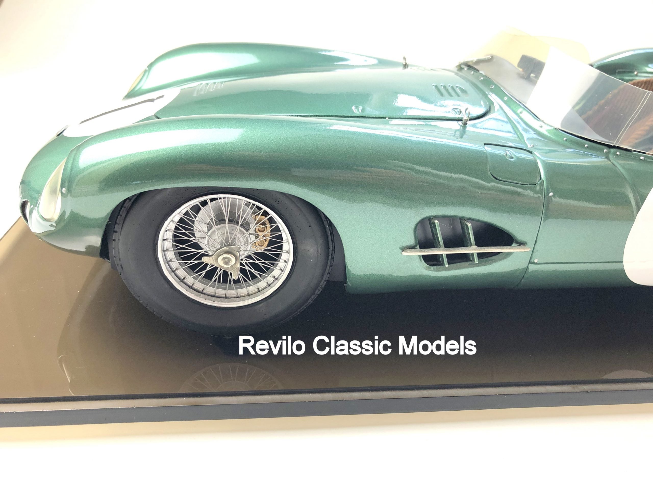 Javan Smith escala 1:8 Aston Martin DBR1