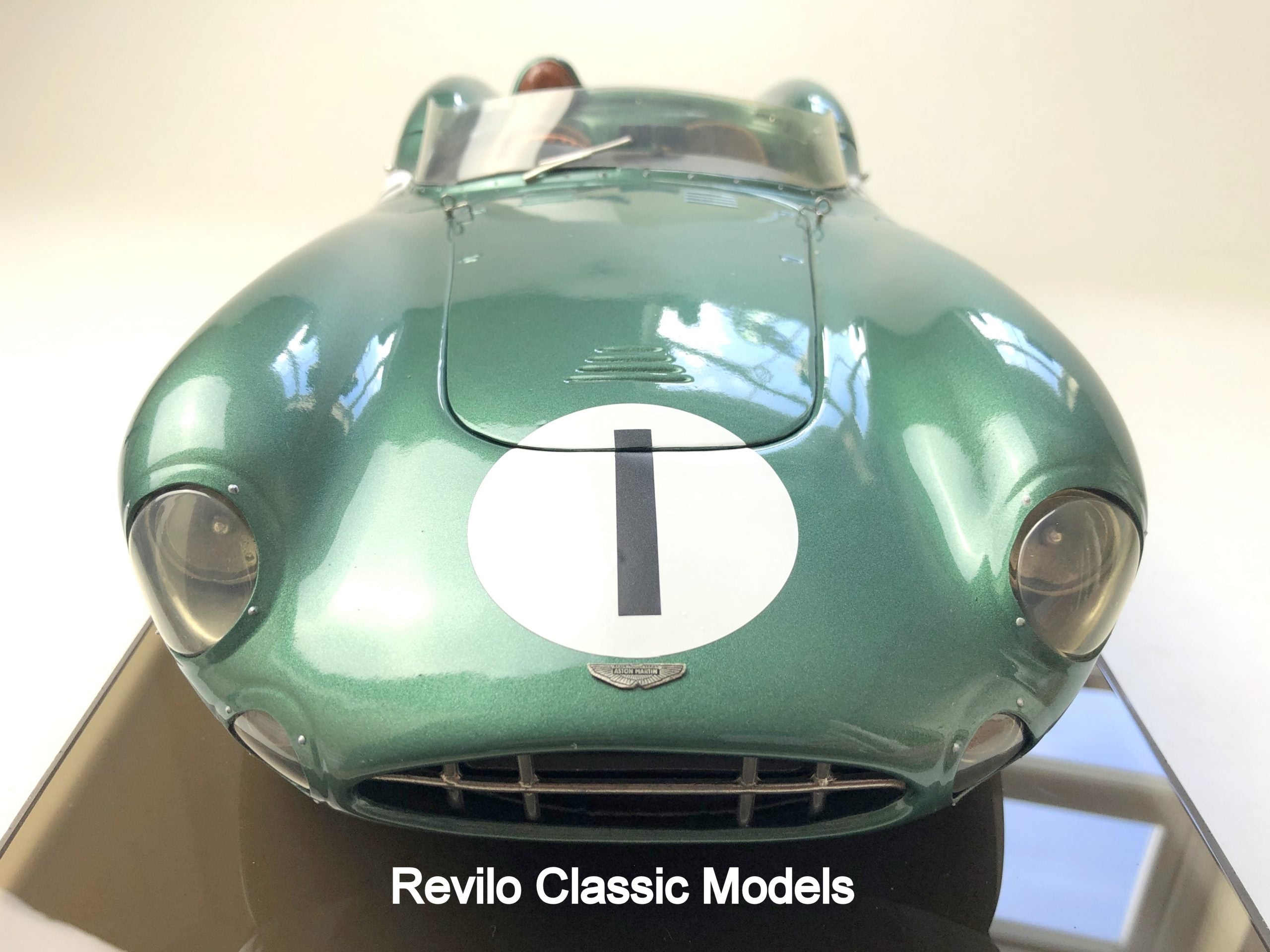 Javan Smith escala 1:8 Aston Martin DBR1