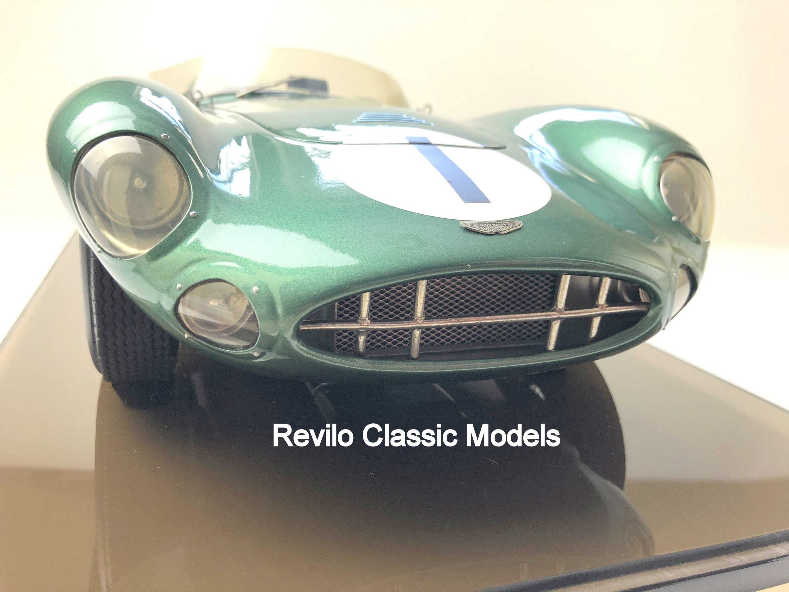 Javan Smith escala 1:8 Aston Martin DBR1
