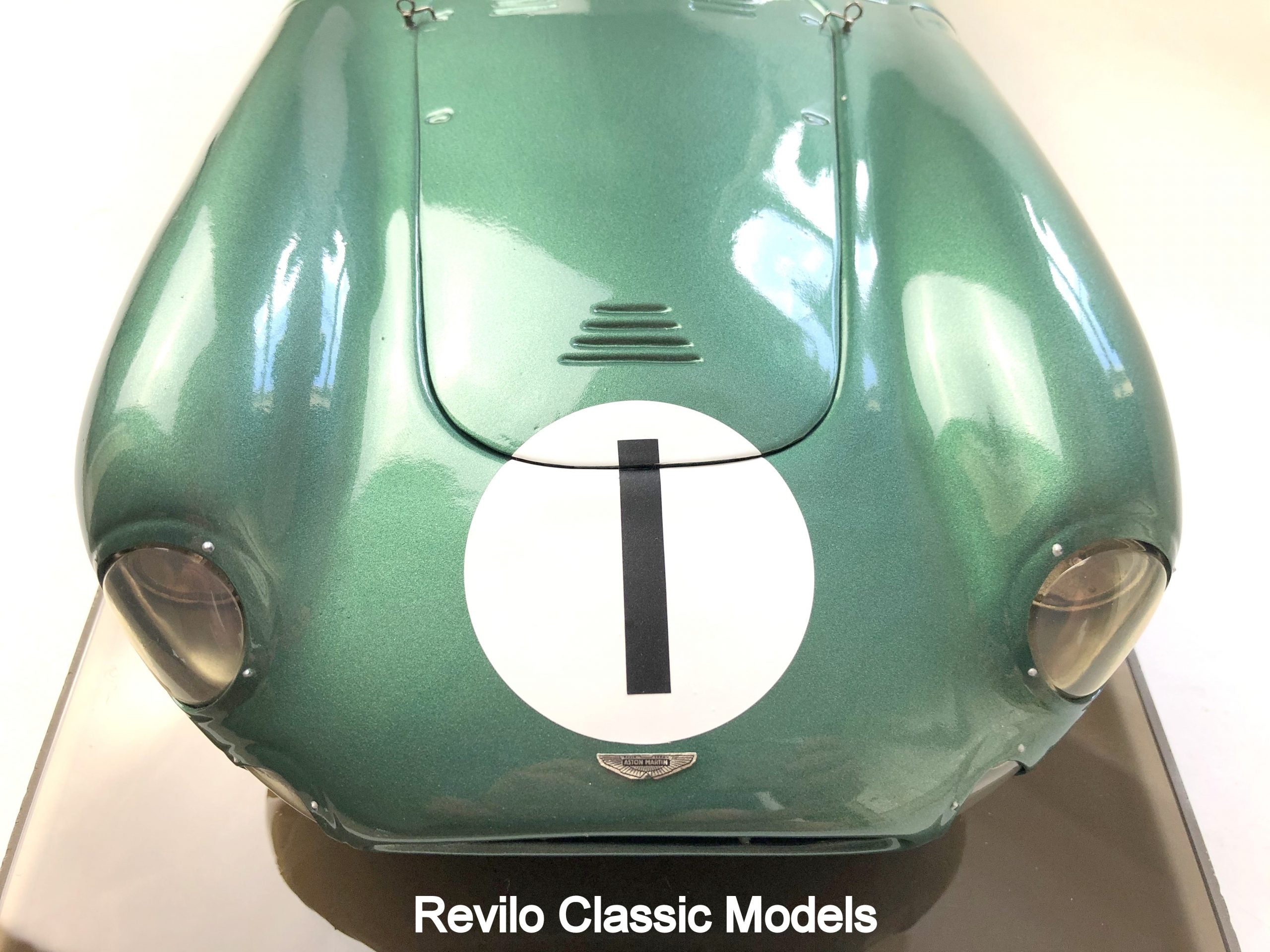 Javan Smith escala 1:8 Aston Martin DBR1