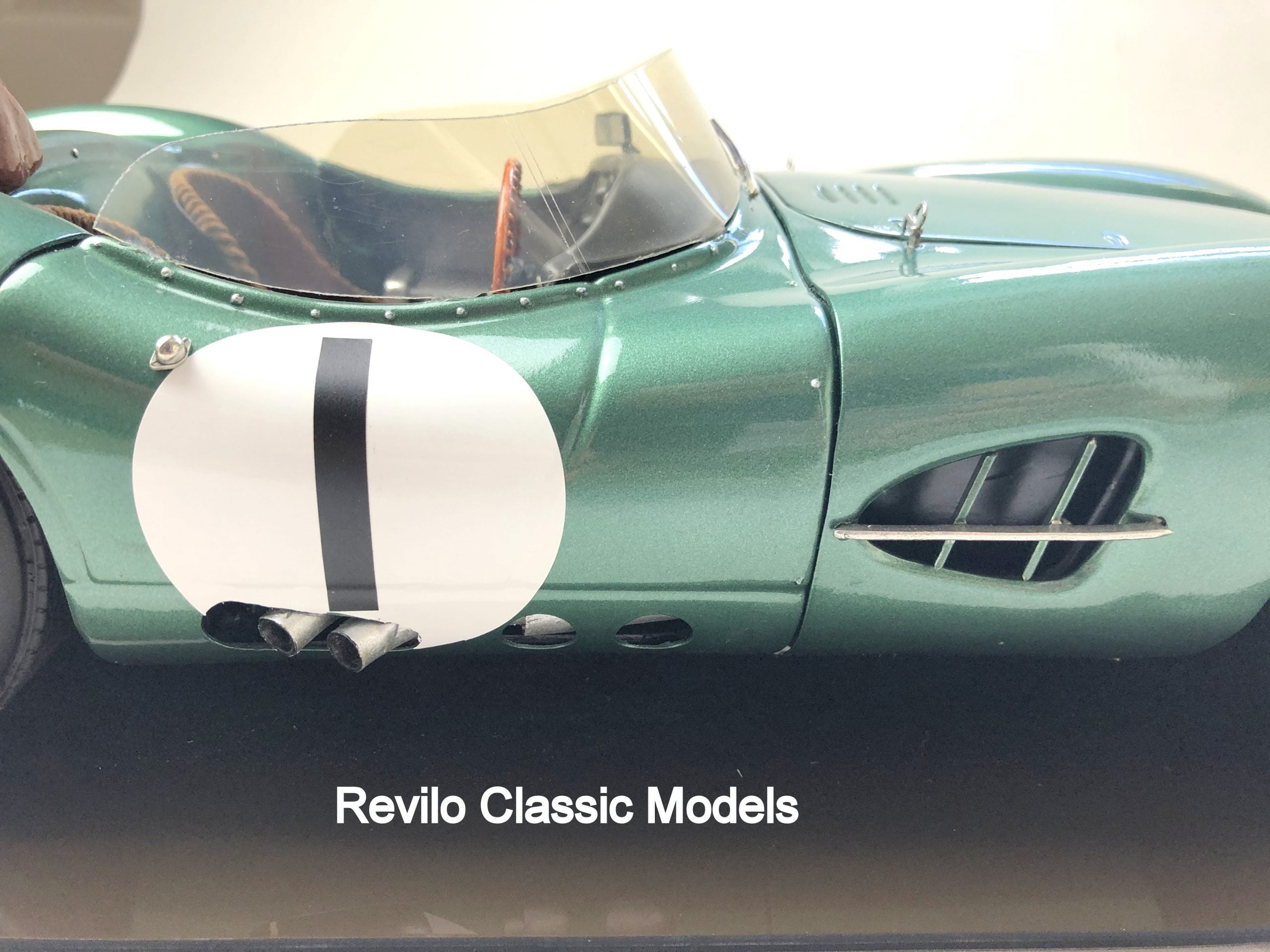 Javan Smith escala 1:8 Aston Martin DBR1