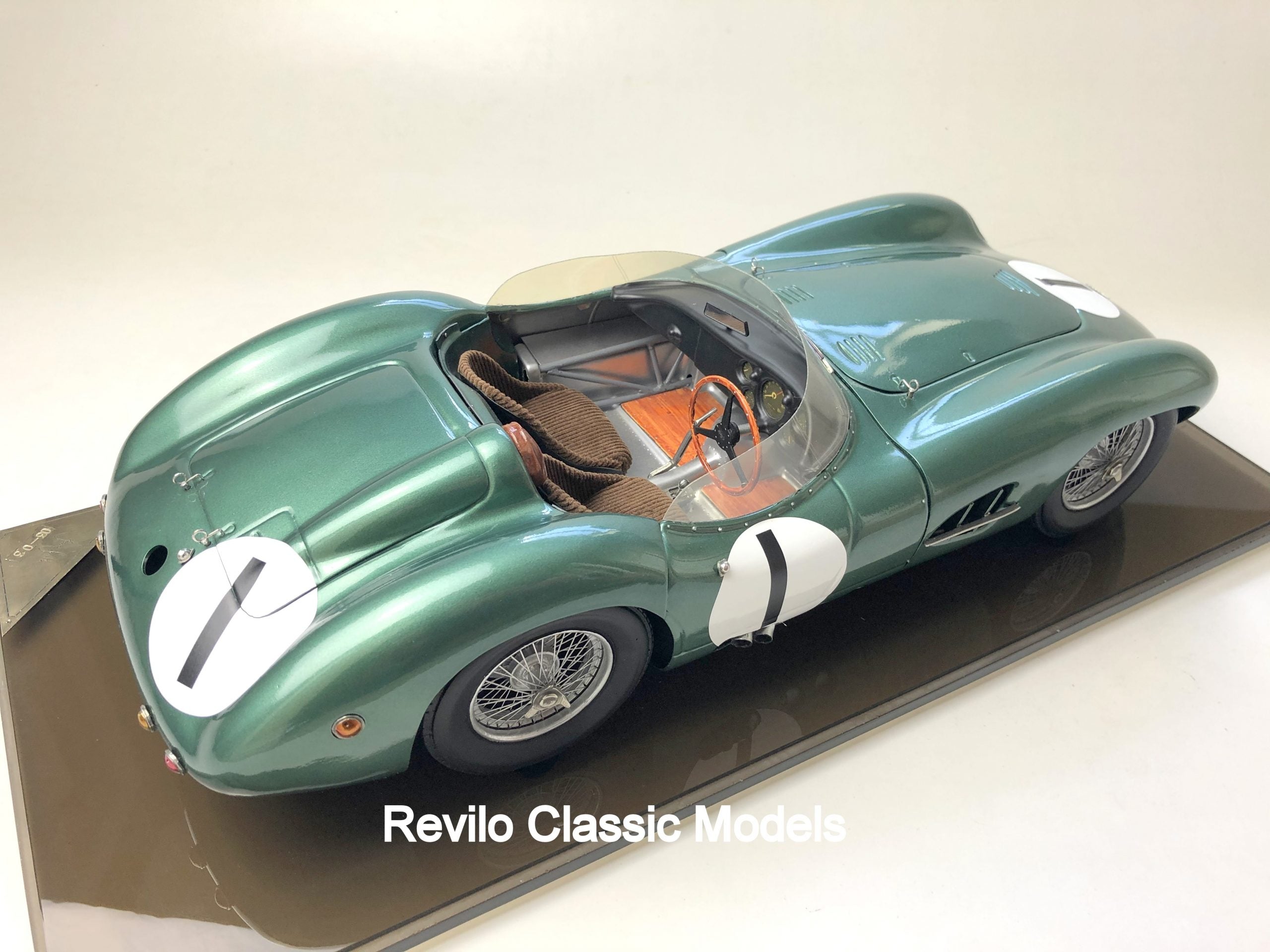 Javan Smith escala 1:8 Aston Martin DBR1