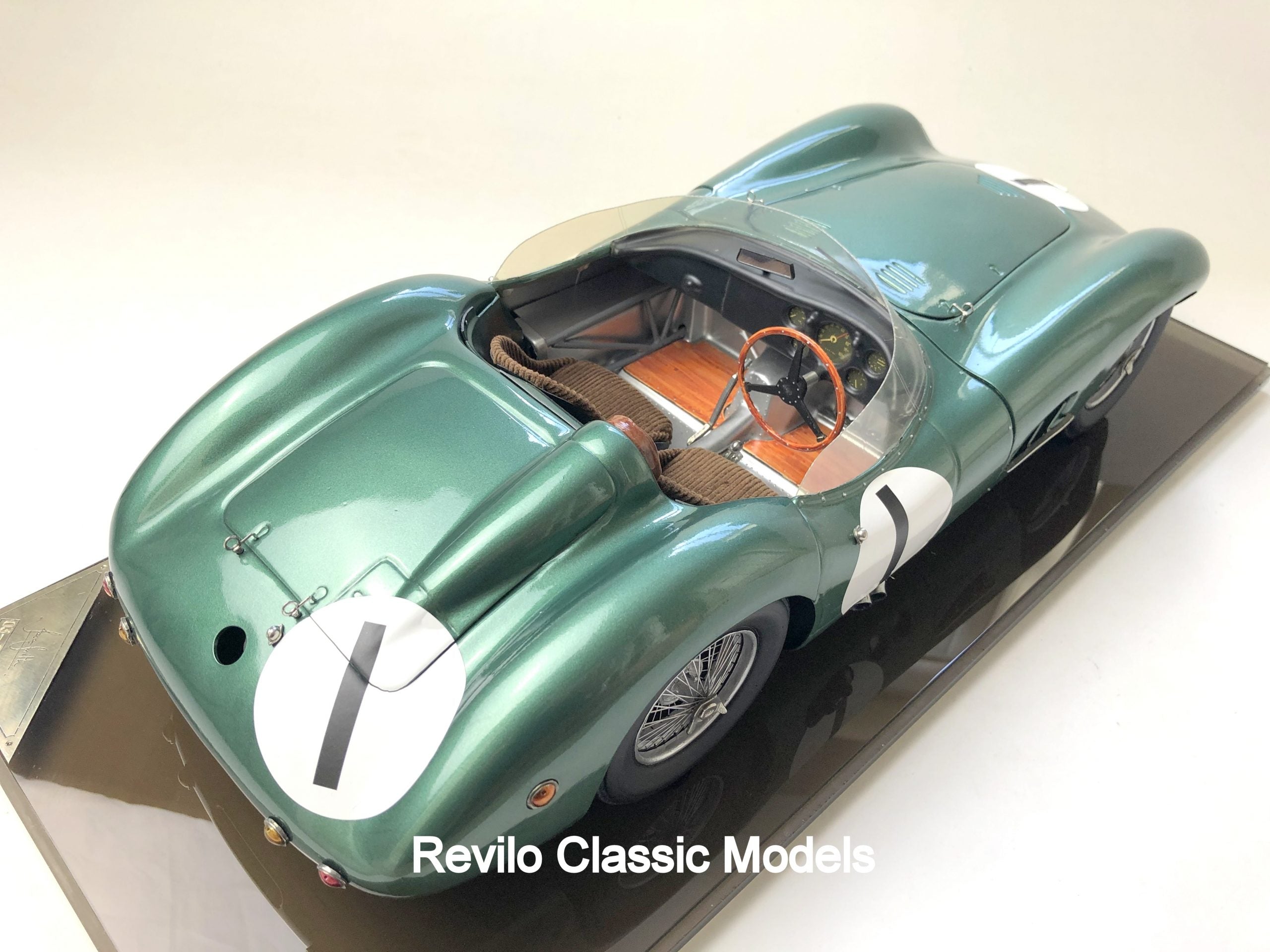 Javan Smith escala 1:8 Aston Martin DBR1