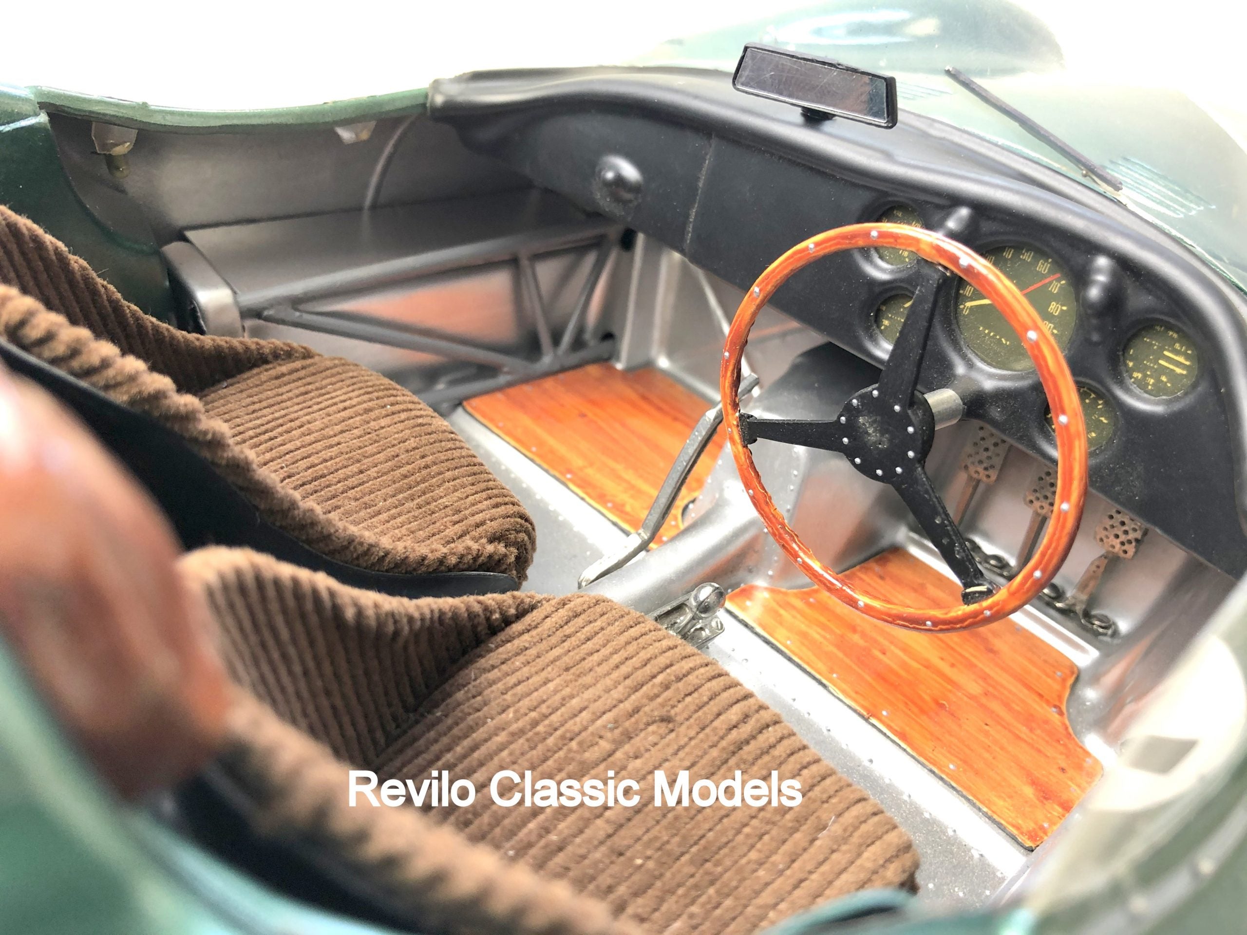 Javan Smith escala 1:8 Aston Martin DBR1