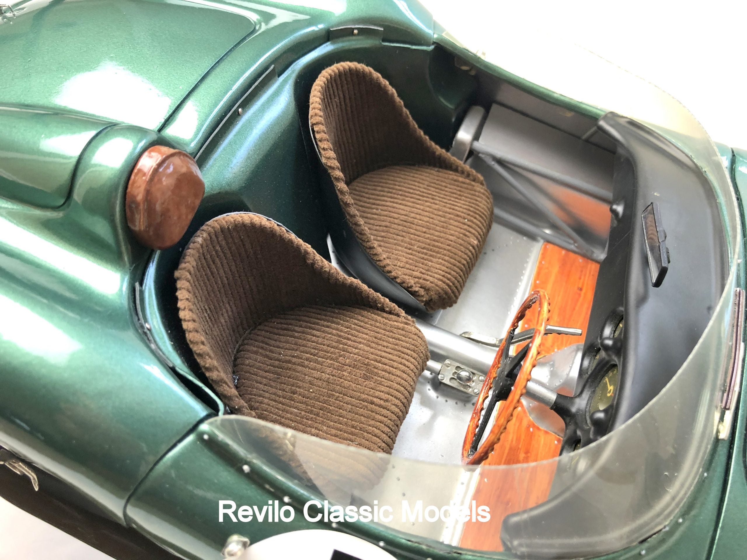 Javan Smith escala 1:8 Aston Martin DBR1