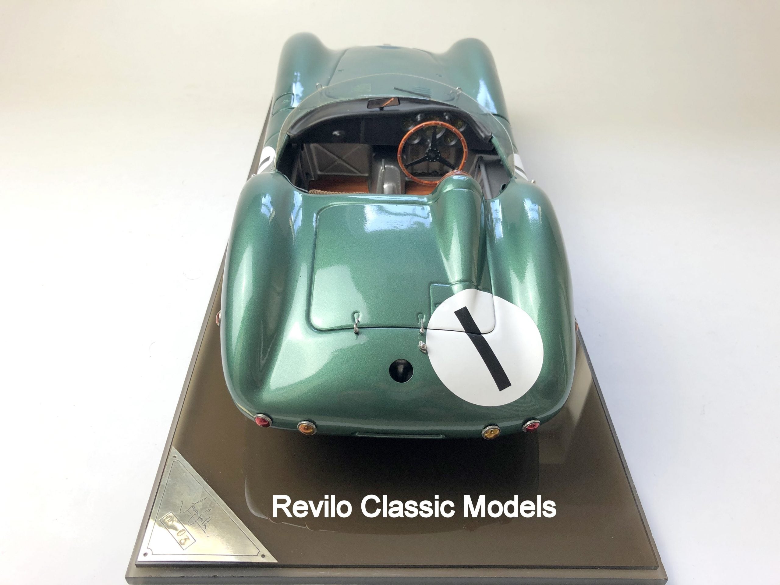 Javan Smith escala 1:8 Aston Martin DBR1