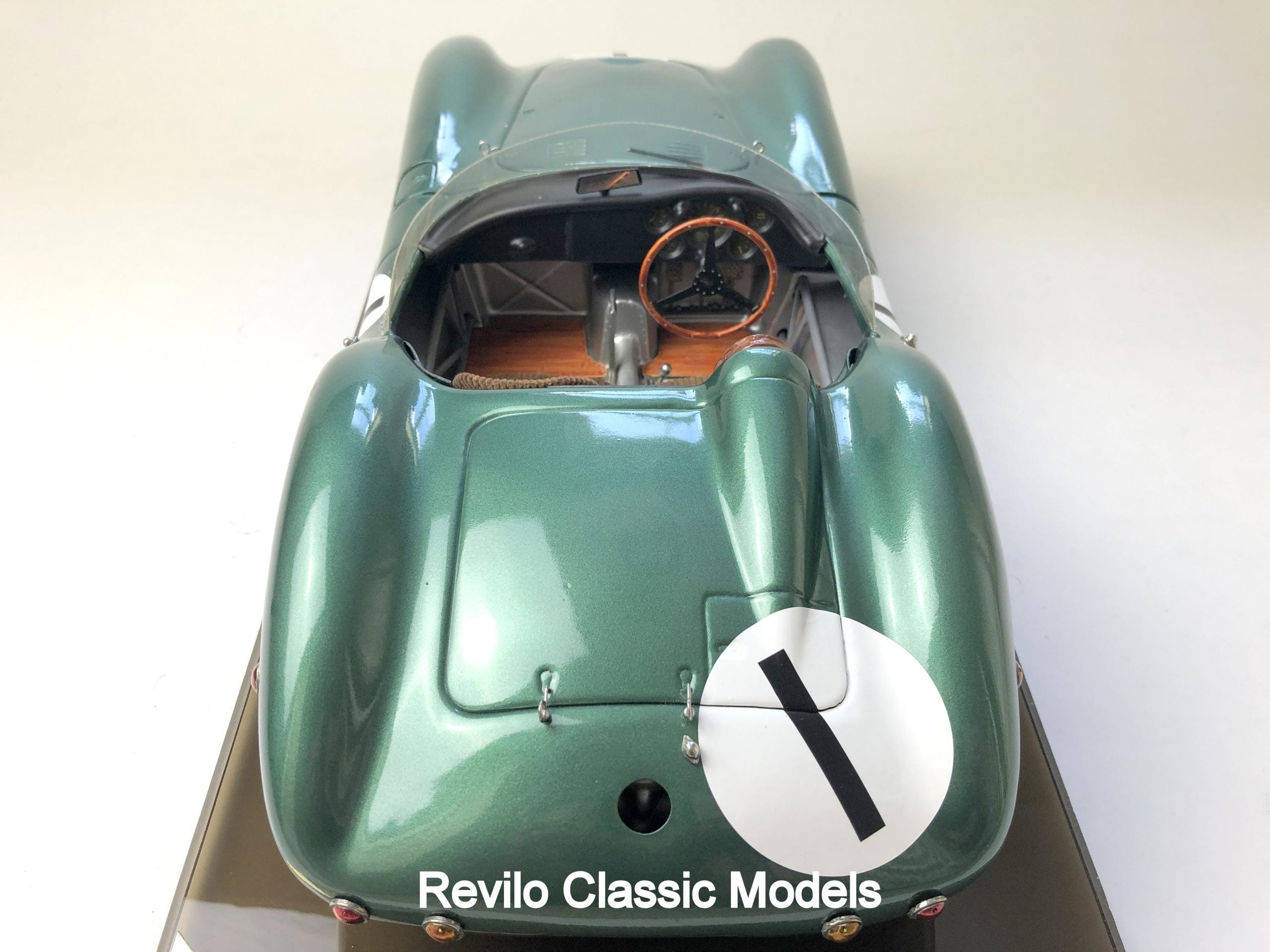 Javan Smith escala 1:8 Aston Martin DBR1