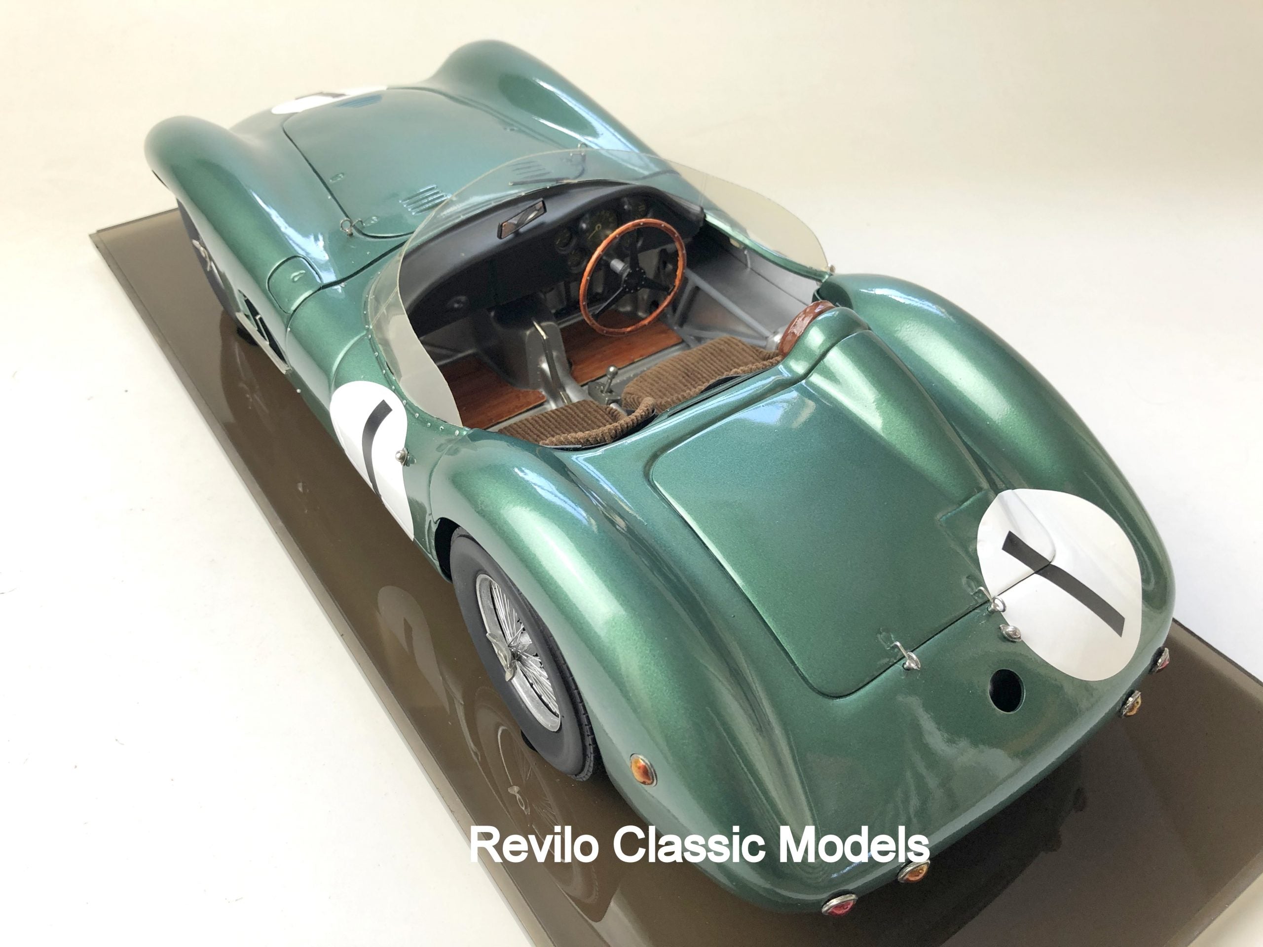 Javan Smith escala 1:8 Aston Martin DBR1