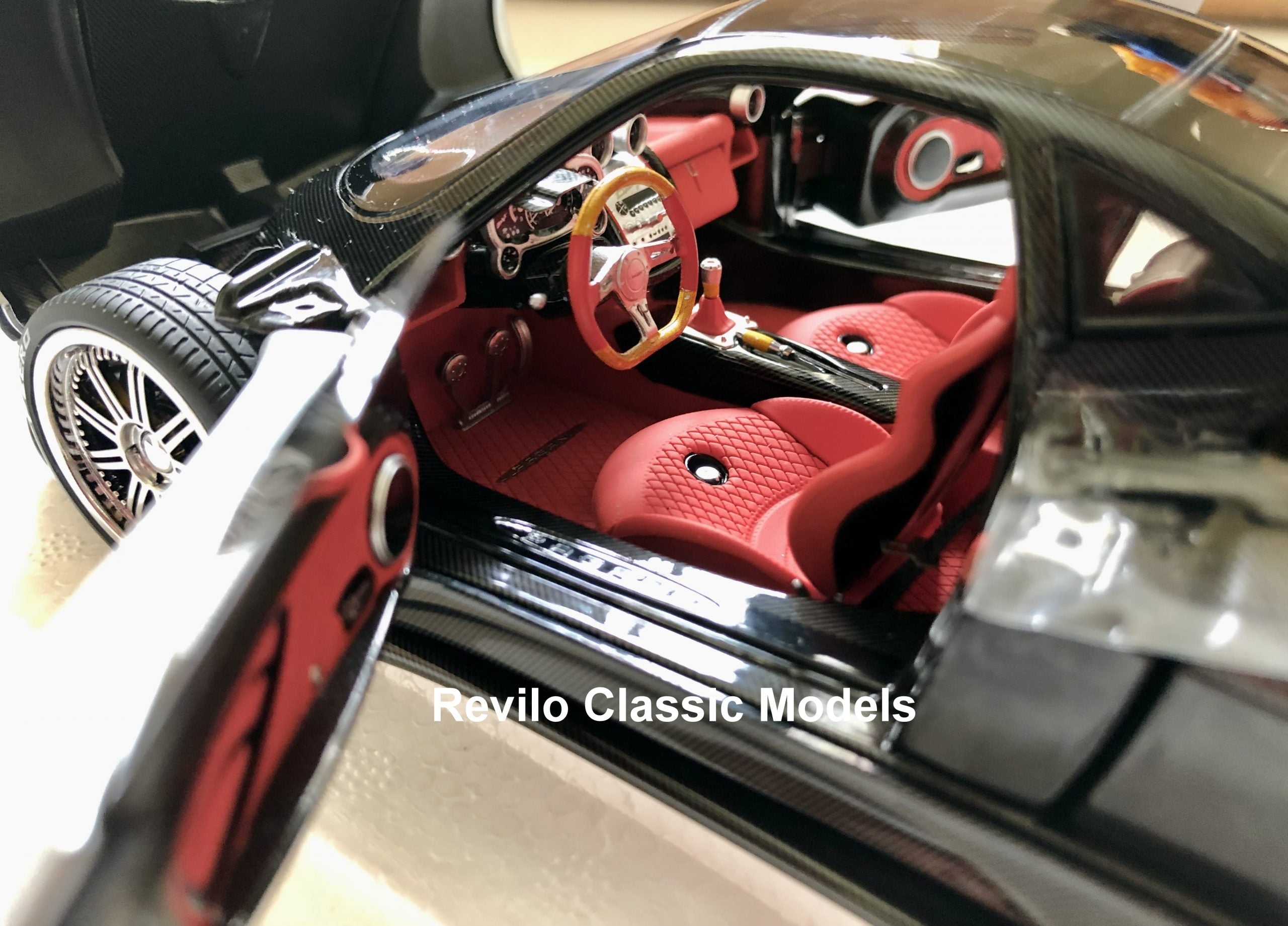 Casi real Pagani Zonda F escala 1:18