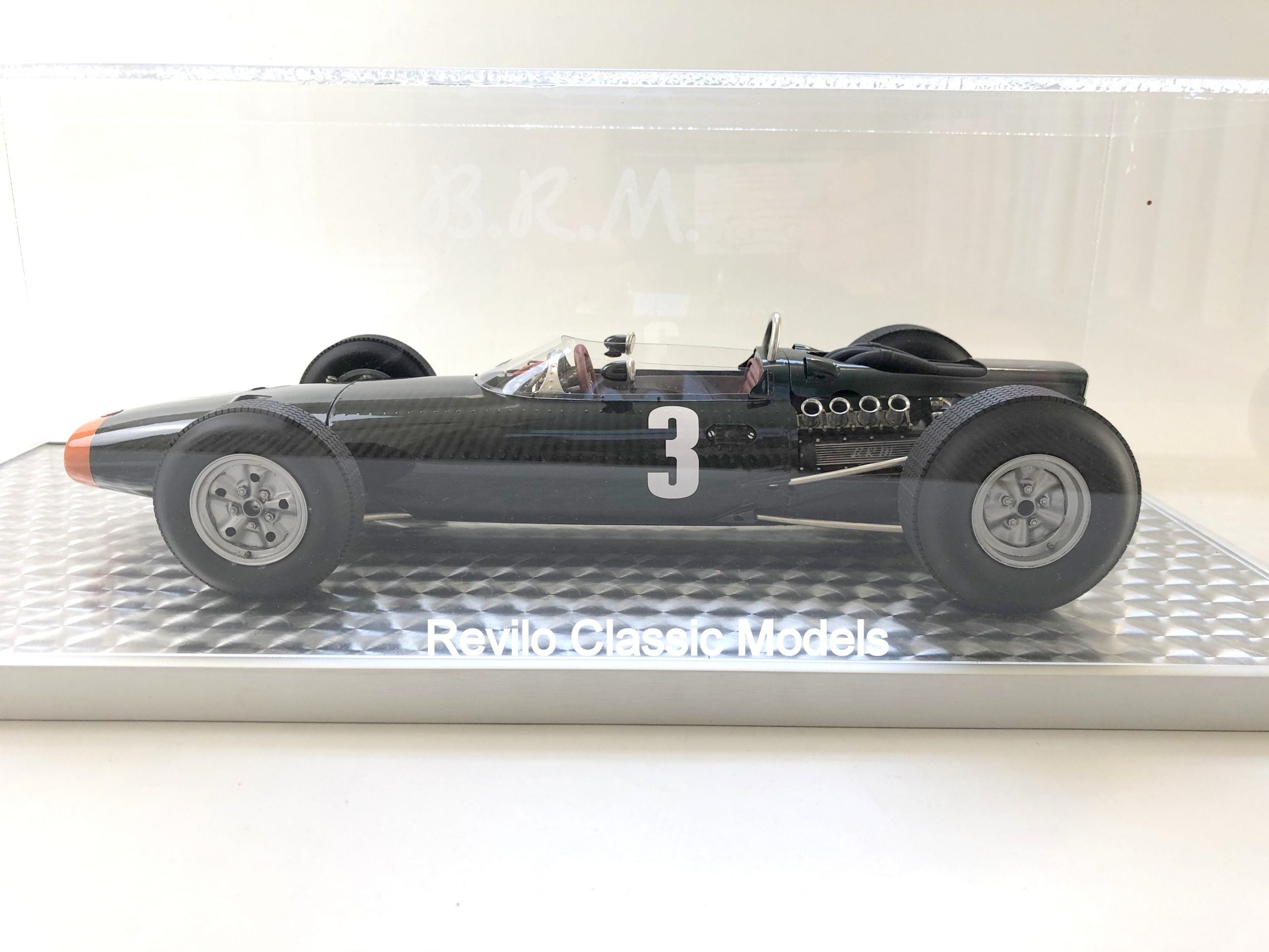 BRM P261 modelo a escala 1:8 de Javan Smith