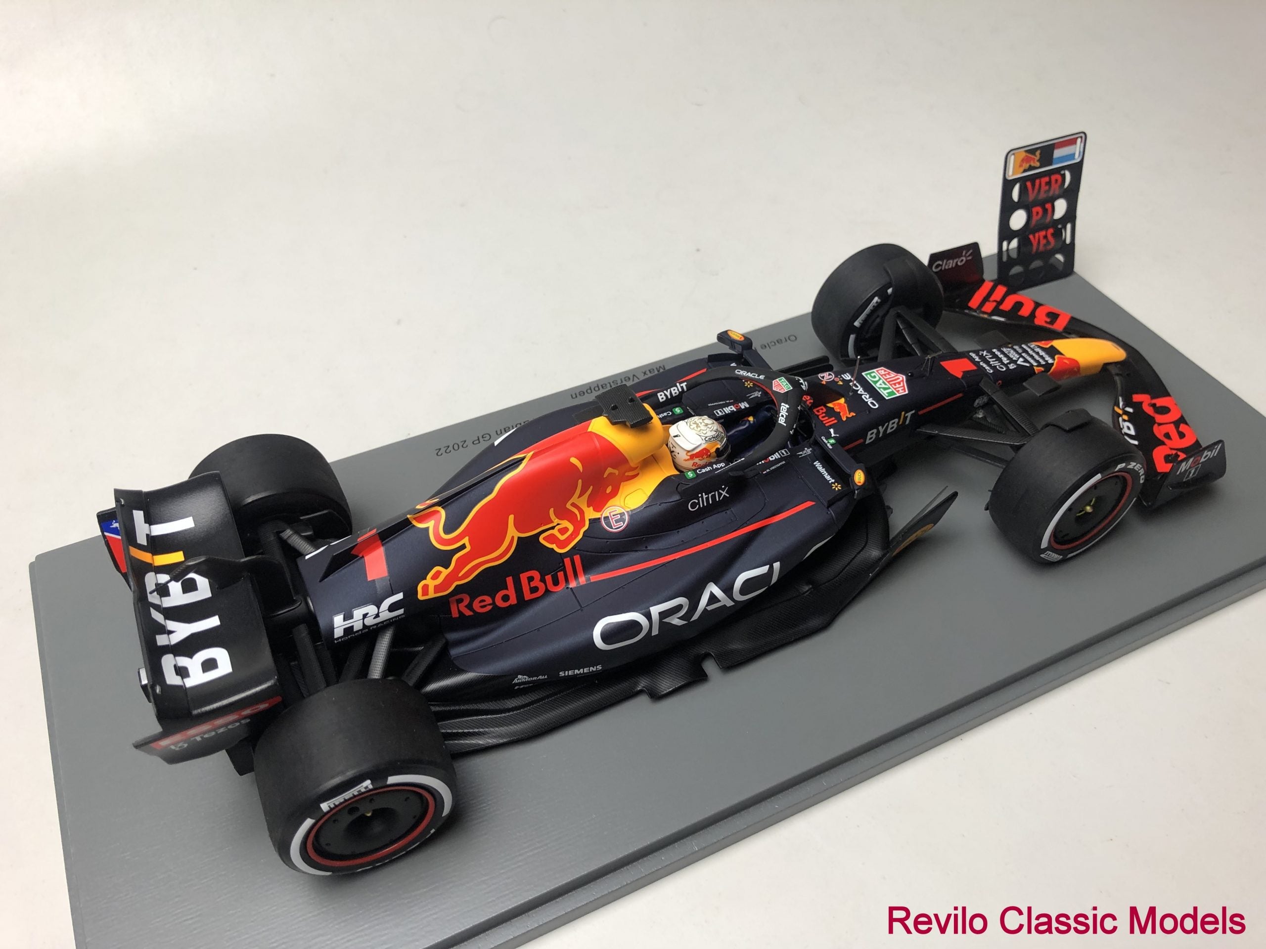 Spark escala 1:18 2022 Red Bull RB18 #1 Max Verstappen