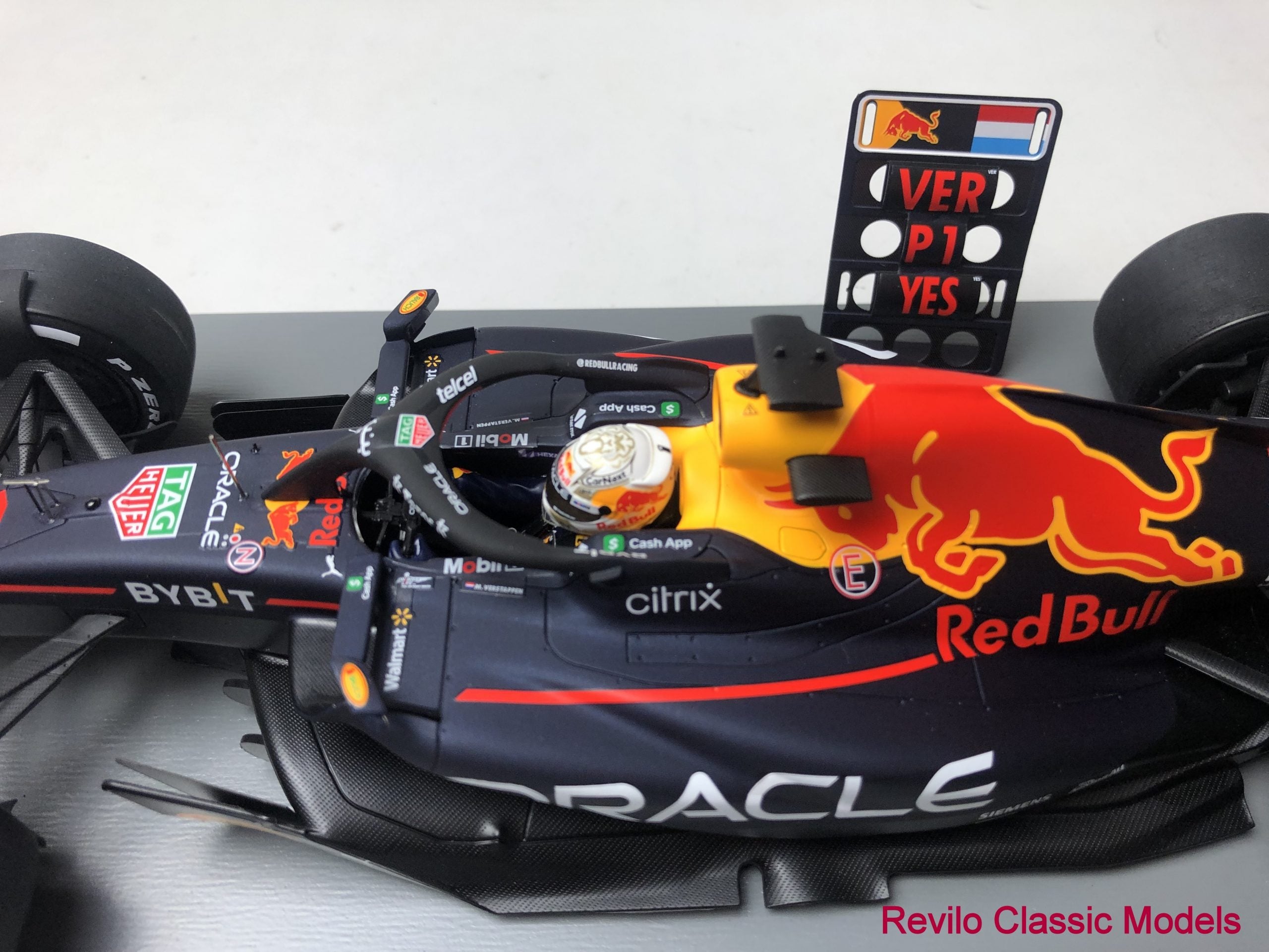 Spark escala 1:18 2022 Red Bull RB18 #1 Max Verstappen