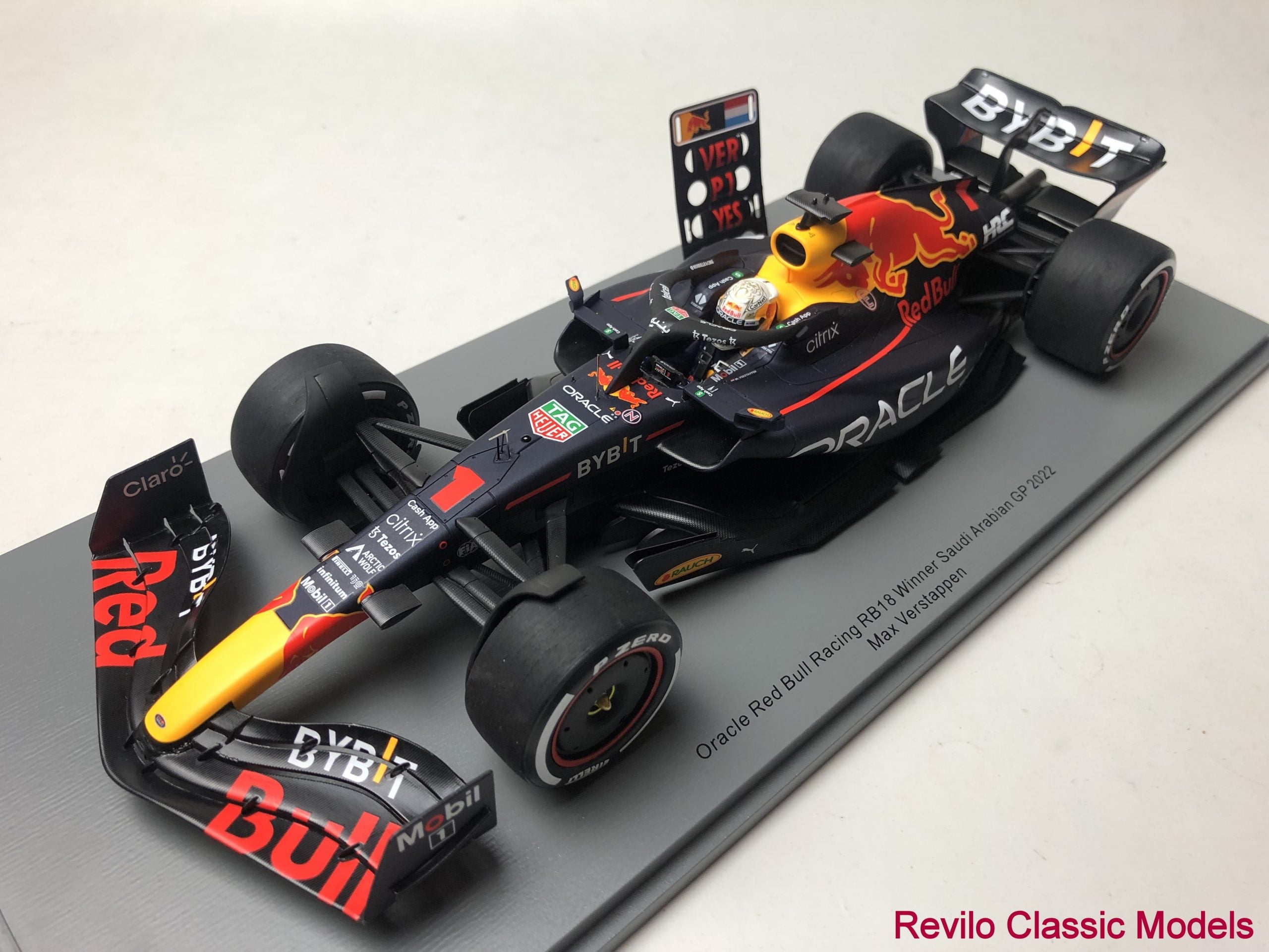 Spark 1:18 scale 2022 Red Bull RB18 #1 Max Verstappen