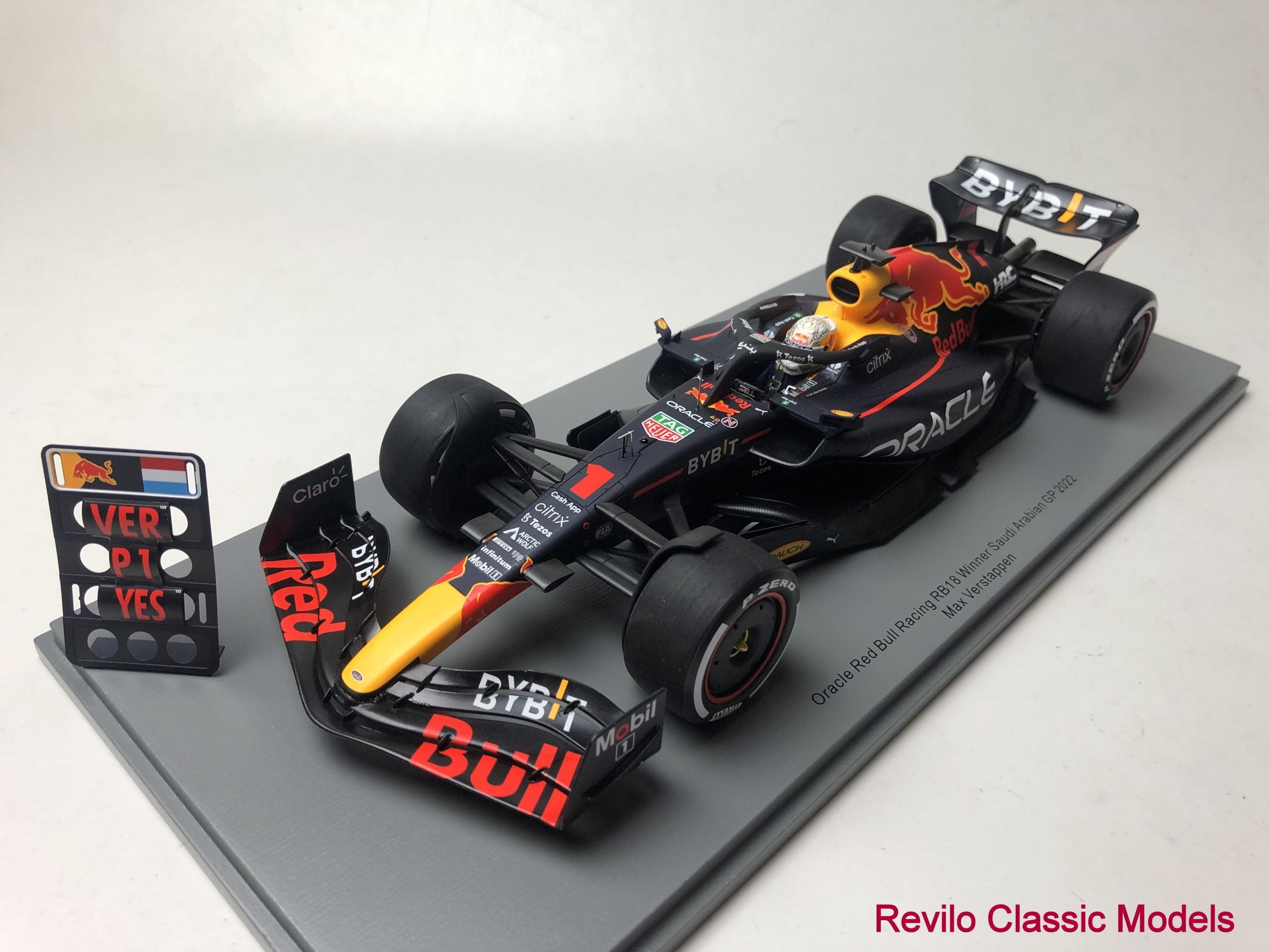 Spark escala 1:18 2022 Red Bull RB18 #1 Max Verstappen