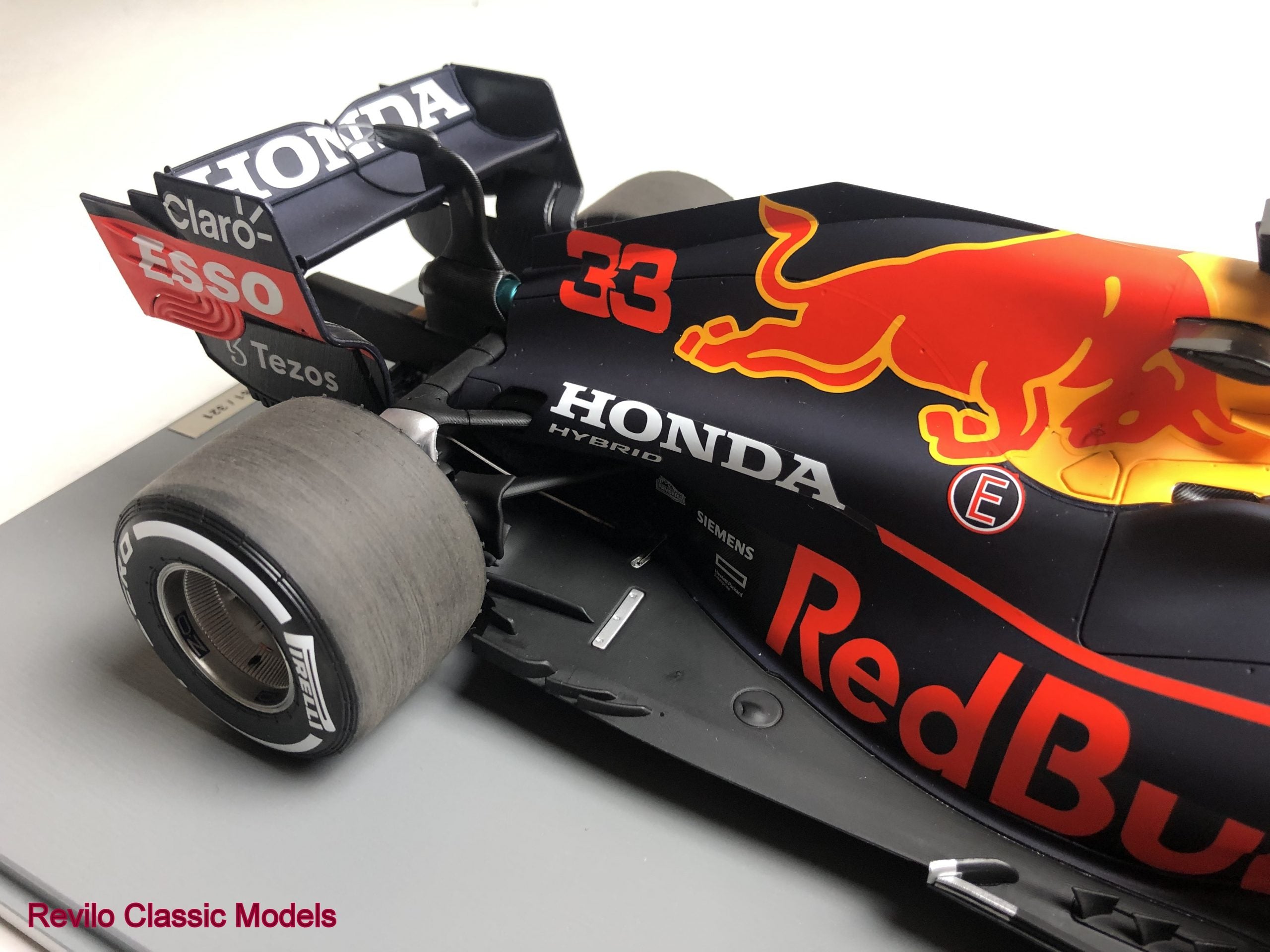 1:12 scale Red Bull RB16B Max Verstappen