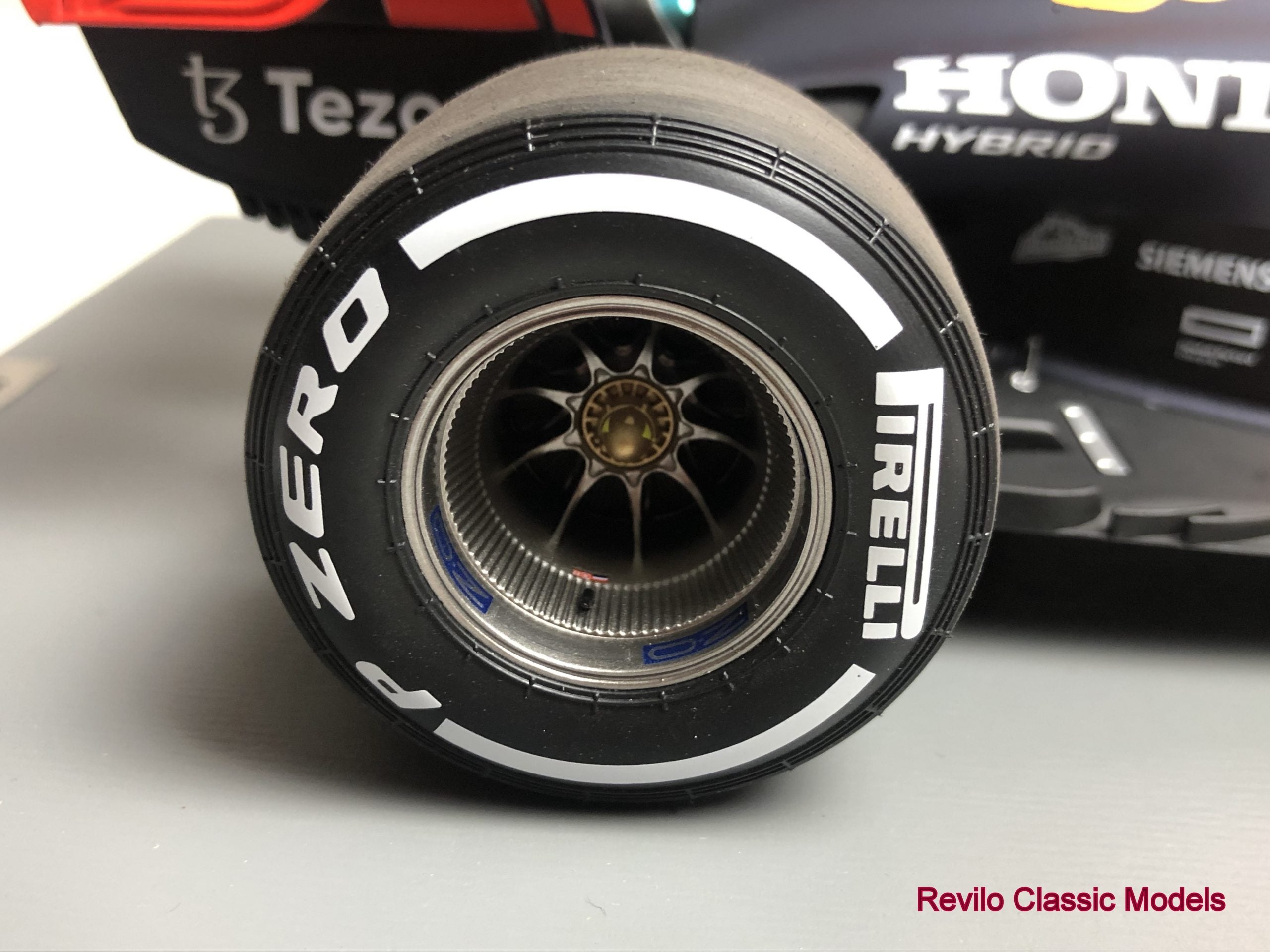 1:12 scale Red Bull RB16B Max Verstappen