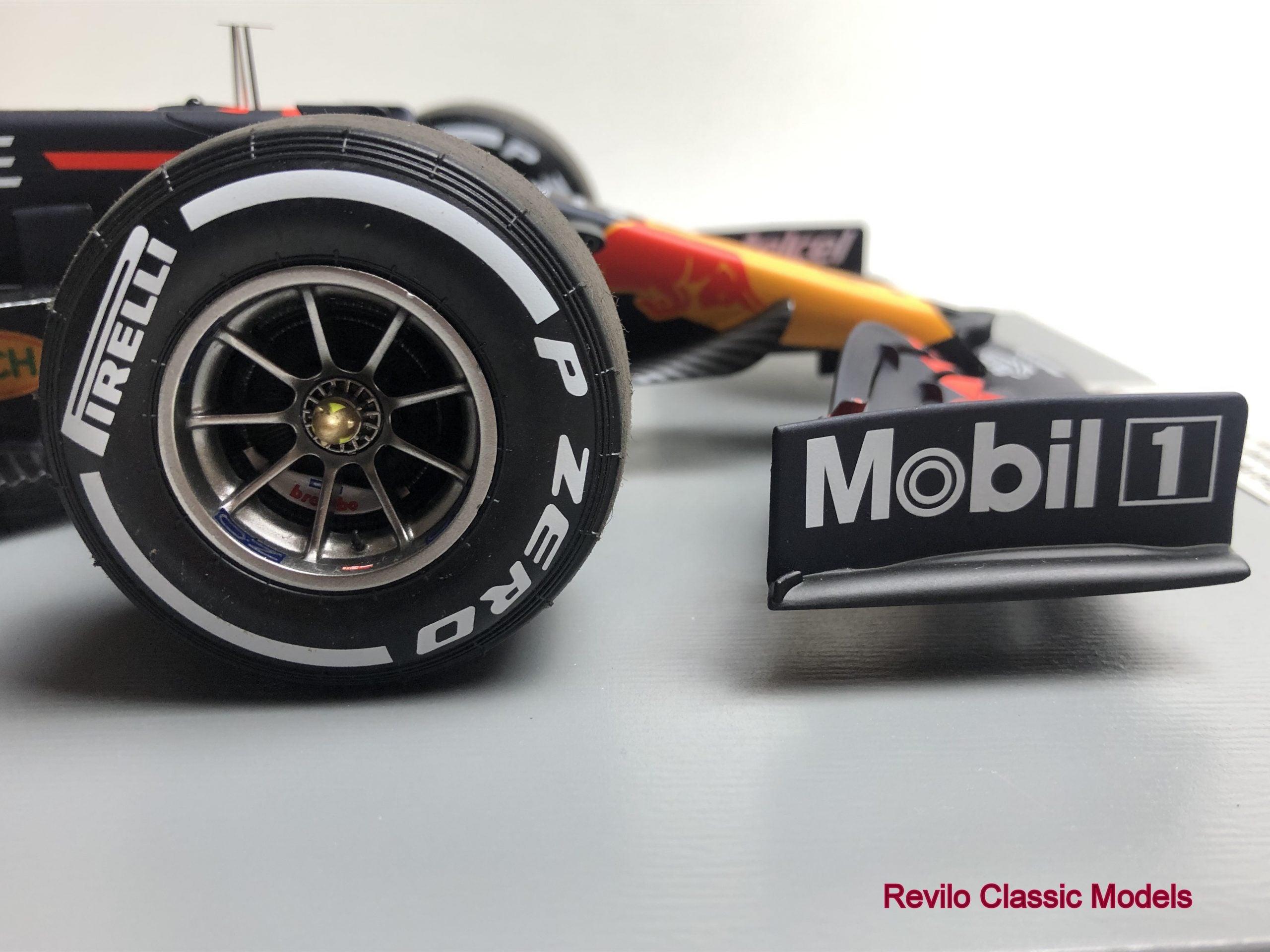 1:12 scale Red Bull RB16B Max Verstappen