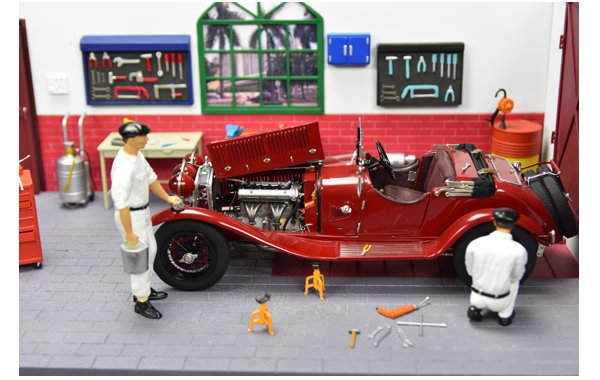 CMC A-015 1:18 Alfa Romeo 1750 GS Garage Diorama